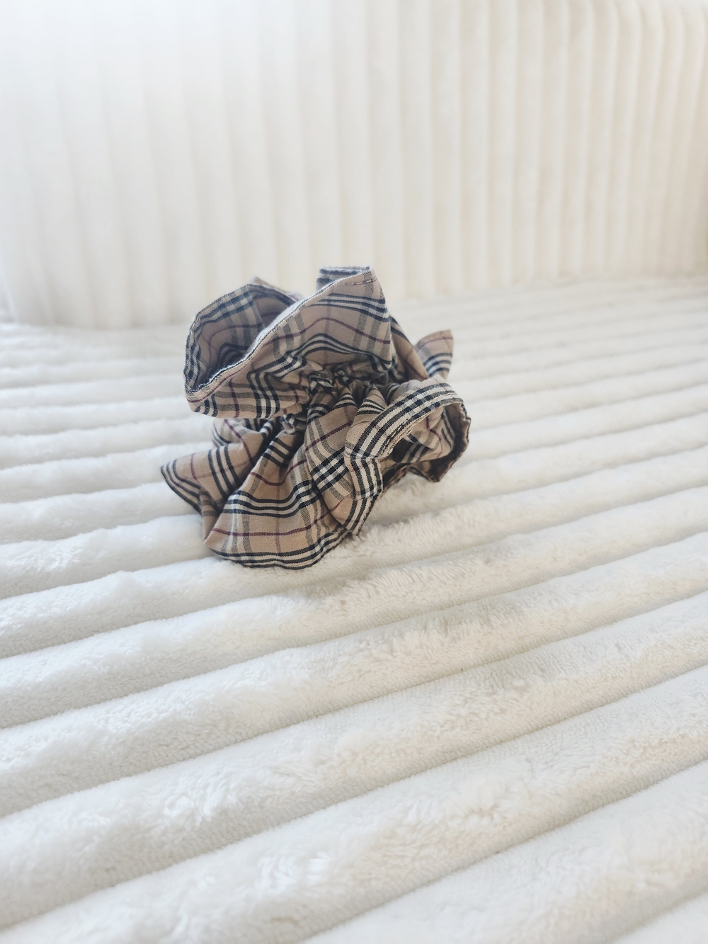 Classic Check Plaid Hair Scrunchie Tan Black Oversized - Picture 2 of 3